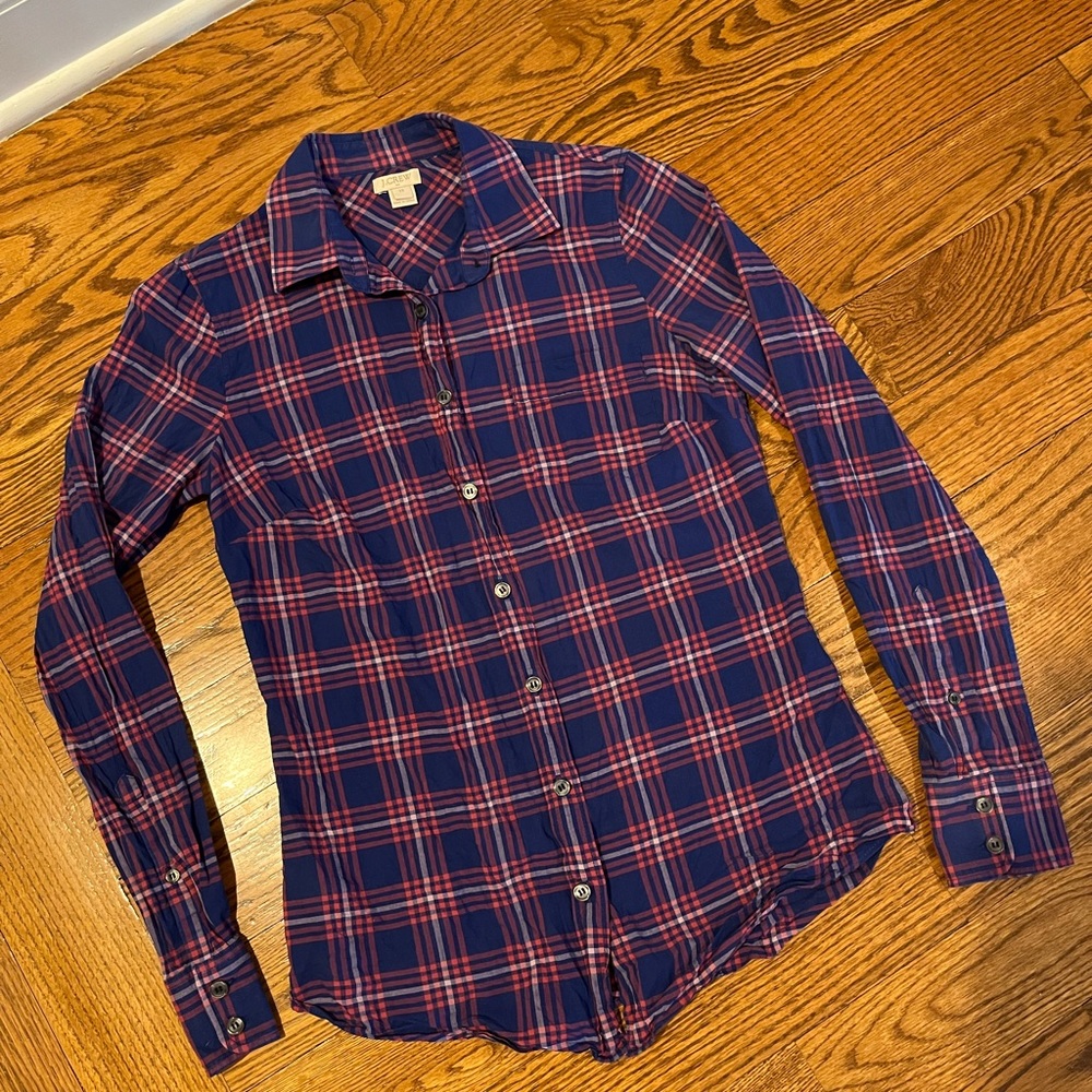 Women J.Crew red and blue classic button up plaid shirt